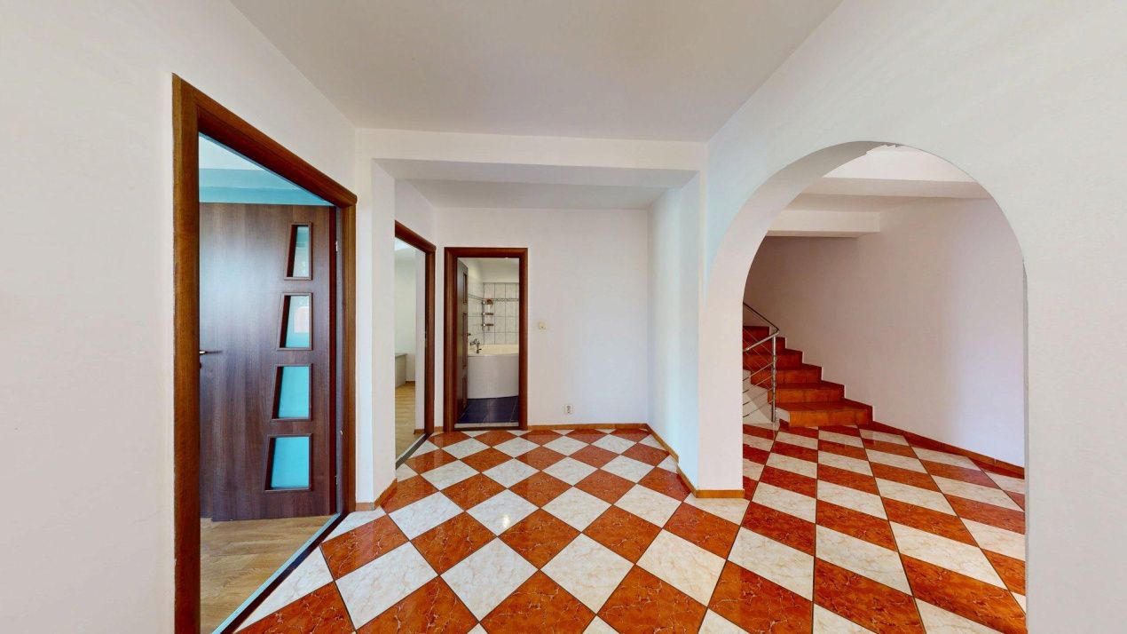 Vila cu 7 camere de inchiriat+ gradina + piscina  Prelungirea  Ghencea – fotografia 18 din 33