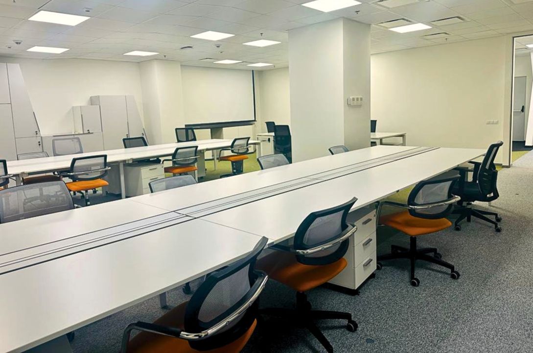 Spatiu birouri Ultracentral, cladire business moderna – fotografia 1 din 12