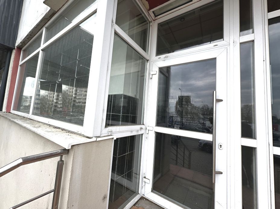Spatiu Comercial 110 mp Vitrina la Bulevard CETATE Stadion 2 Accese fata spate – fotografia 1 din 10
