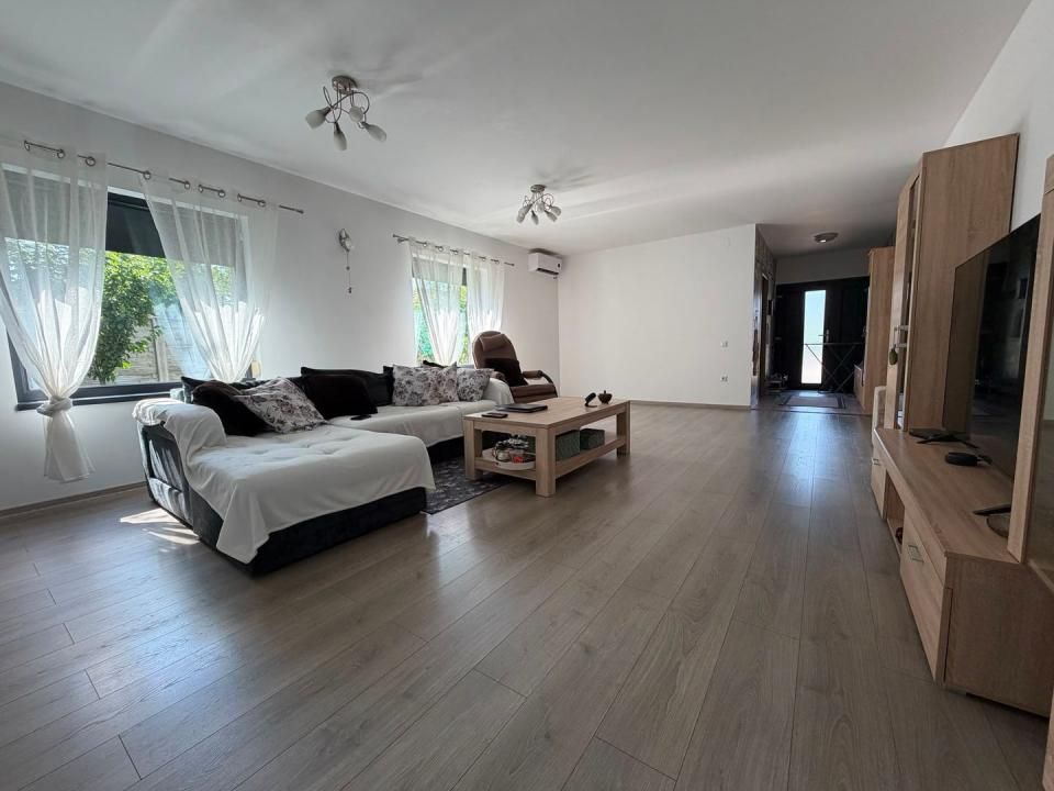 Casa individuala in Sacalaz | Piscina | Garaj | Teren 1000 mp | – fotografia 5 din 34