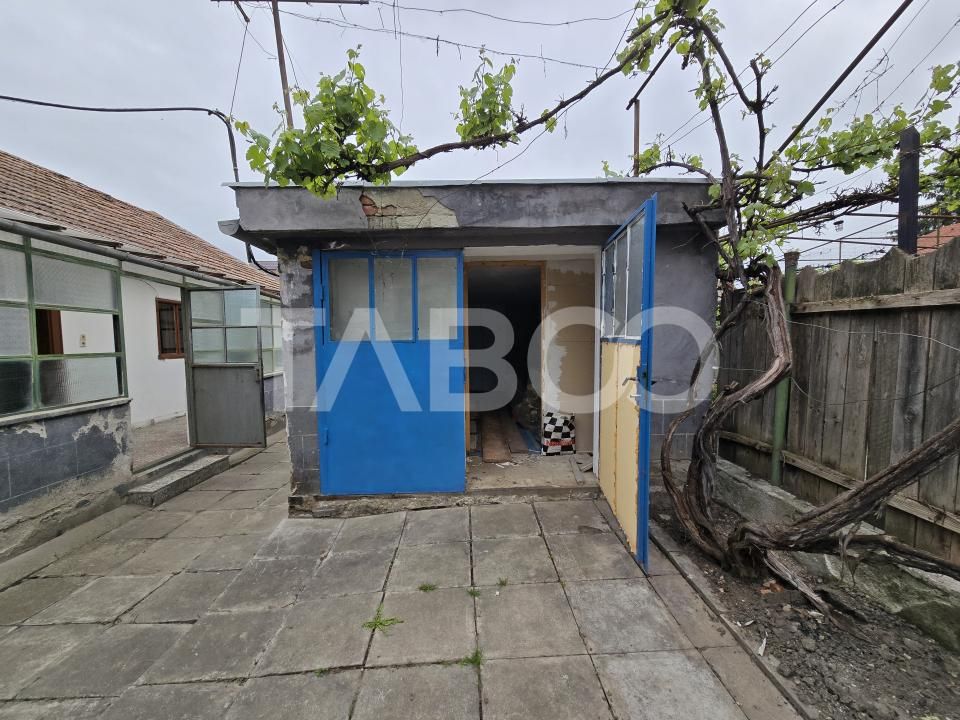 Casa de vanzare cu teren 412 mp pivnita garaj in Terezian Sibiu – fotografia 13 din 34