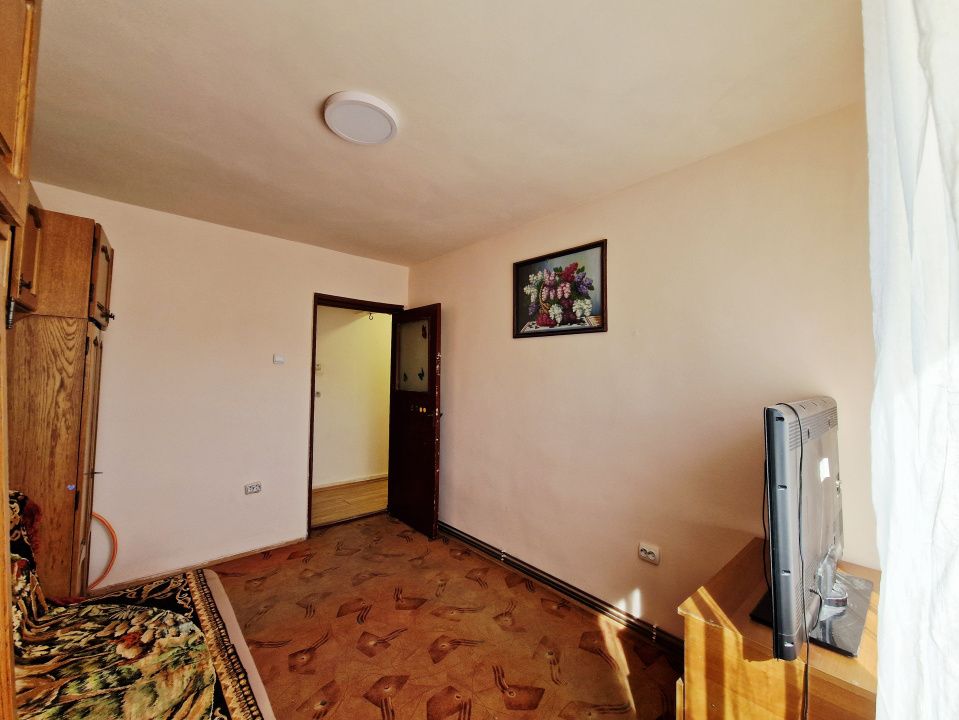 Apartament cu potential, orientare sud-est, 2 balcoane, zona Parang – fotografia 5 din 23