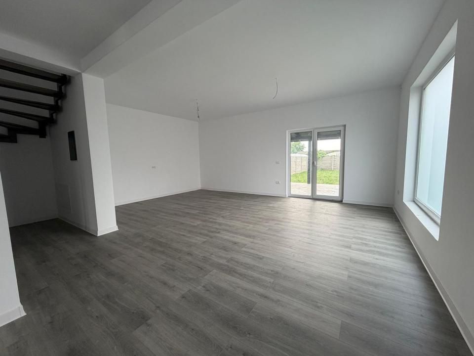 Duplex | 4 camere | Asfalt | Finisaje premium | Curte generoasa | – fotografia 3 din 20