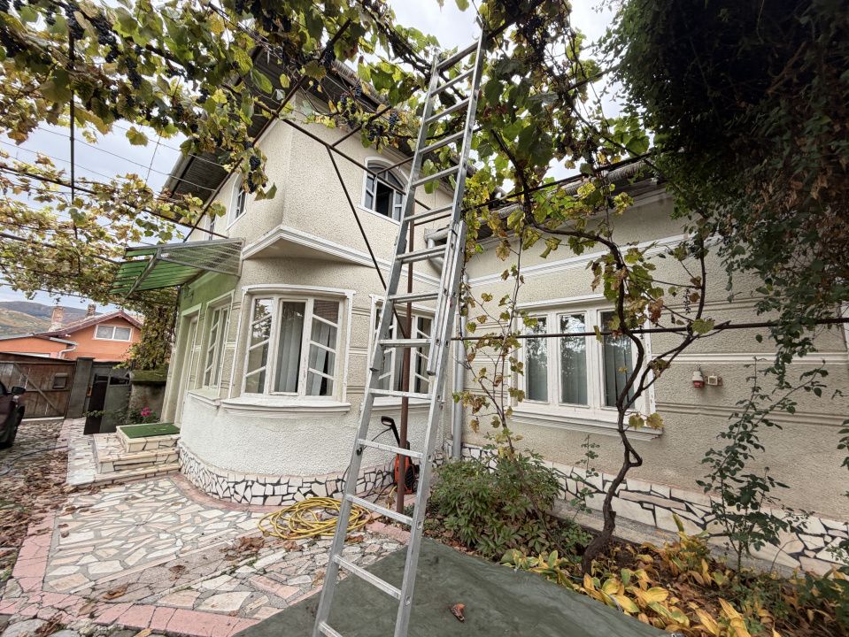 CASĂ DE VÂNZARE ÎN ȘARD, COMUNA IGHIU – TEREN 2.709 MP | 2 CASE | GARAJE | ANEXE – fotografia 1 din 23