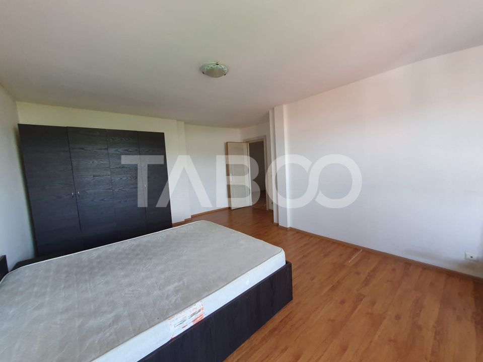 Apartament 3 camere decomandat 80 mp +  balcon cu scara interioara – fotografia 3 din 8