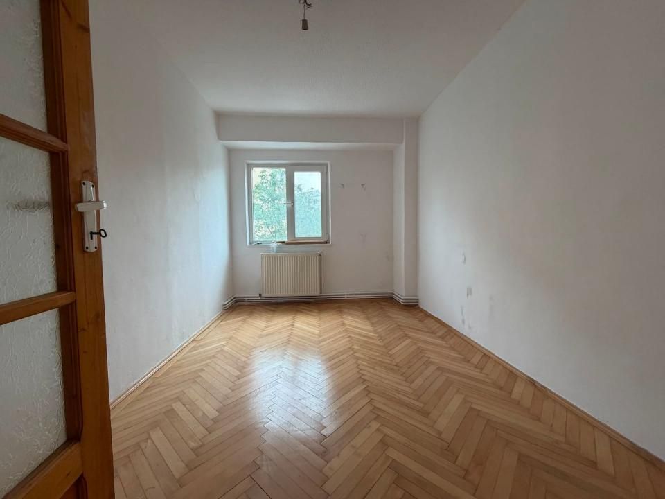 4 camere | etaj 1 | centrala proprie | mobilat si utilat | zona buna | – fotografia 10 din 15