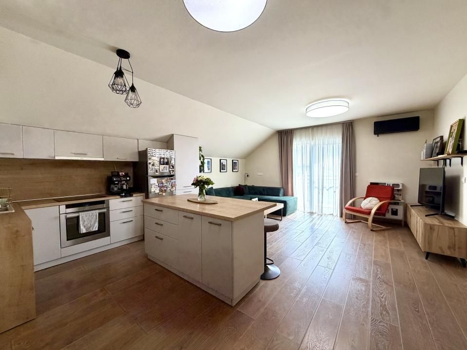 Apartament spatios, 3 camere, pod amenajat, zona centrala Dumbravita – fotografia 3 din 9