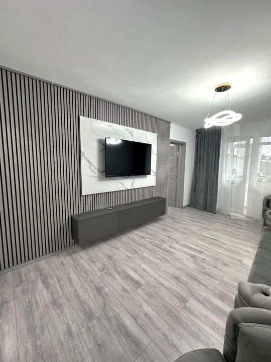 Apartament de vânzare – 3 camere , Micro 8 ,et 1 – fotografia 2 din 13