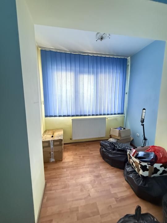 Apartament 3 camere, decomandat, etaj 10, bloc cu lift - Complexul Studentesc – fotografia 2 din 7
