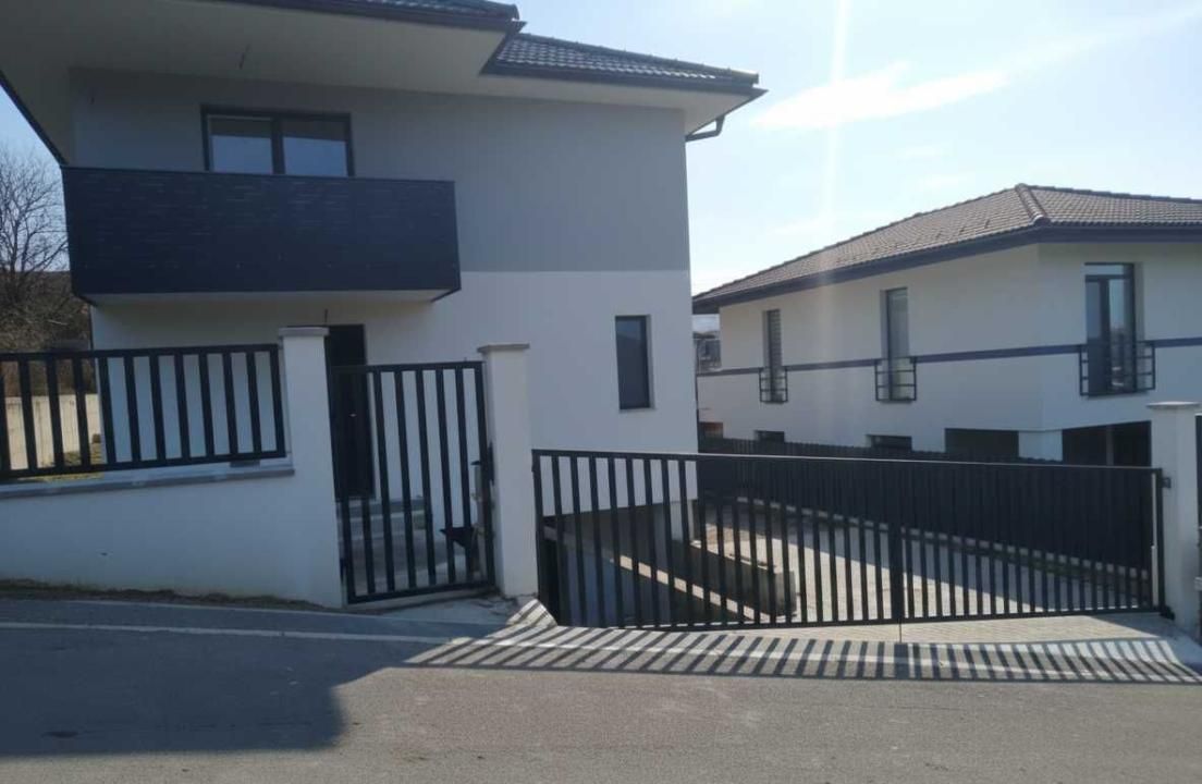 Casă nouă, modernă și spațioasă în centru Dezmir 203 mp cu garaj – fotografia 2 din 8