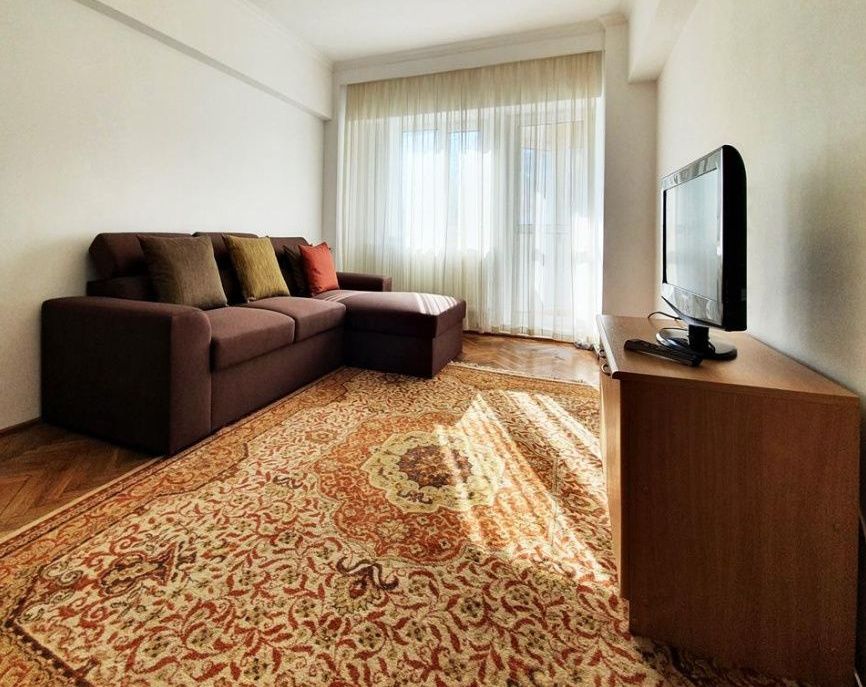 Apartament 3 camere de închiriat în zona Tomis II – mobilat și utilat complet – fotografia 3 din 9