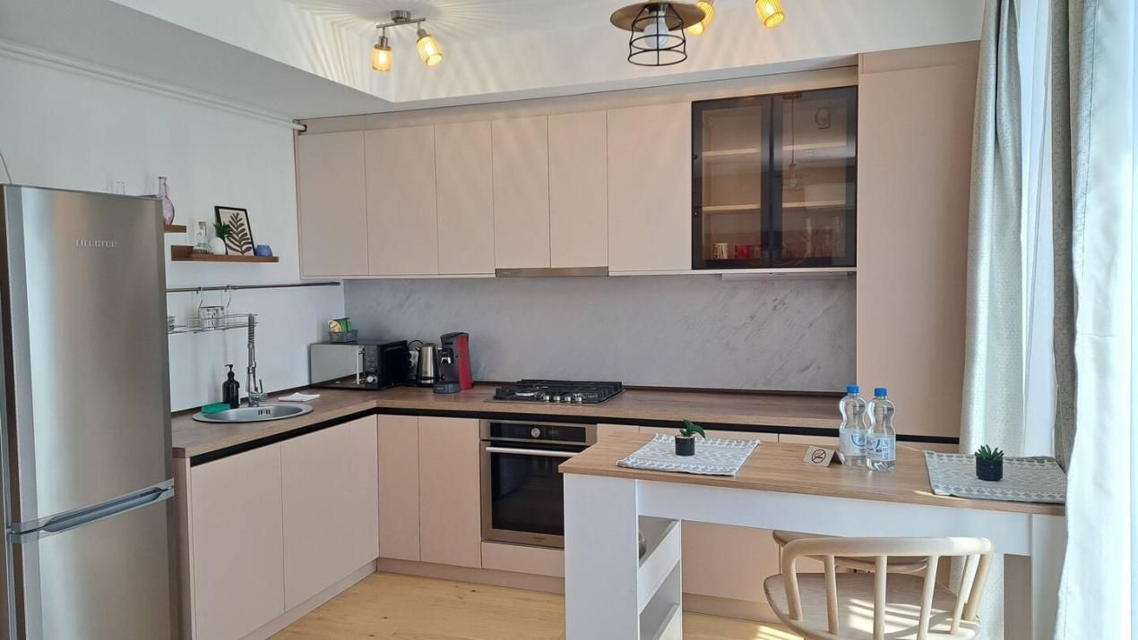 Carmen Sylva Royal Apartments | 2 camere | Gradina-Piscina-Parcare subterana – fotografia 10 din 19