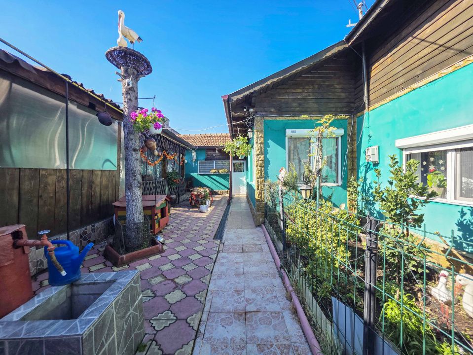 Casă cu 4 camere în Constanța, zona Medeea – Teren 358 mp, garaj și grădină – fotografia 1 din 14