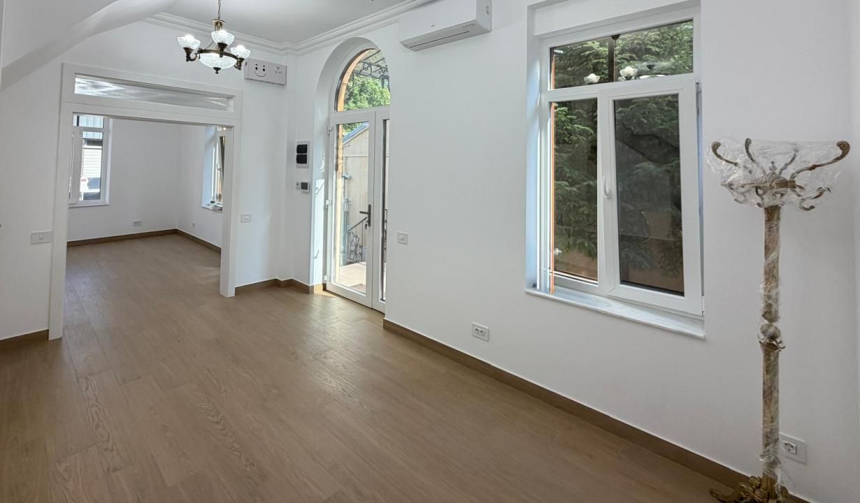 FIRST RENT | Villa - 5 Rooms  | Victoriei - Titulescu – fotografia 1 din 12