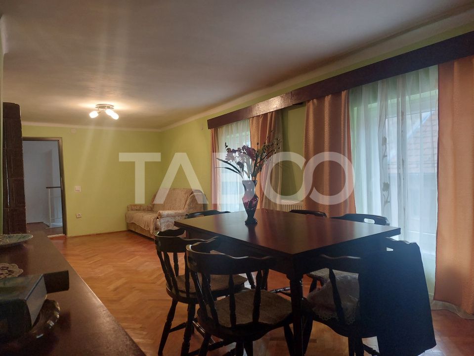 Apartament la casa 119 mpu 5 camere 2 bucatarii 3 bai gradina Cisnadie – fotografia 13 din 19
