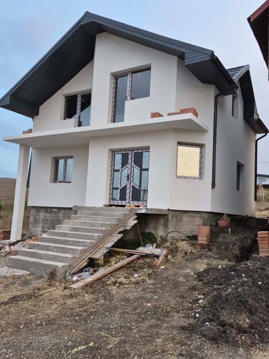 Casa individuala de vanzare ,  semifinisata , 140mp  zona Campenesti – fotografia 2 din 3