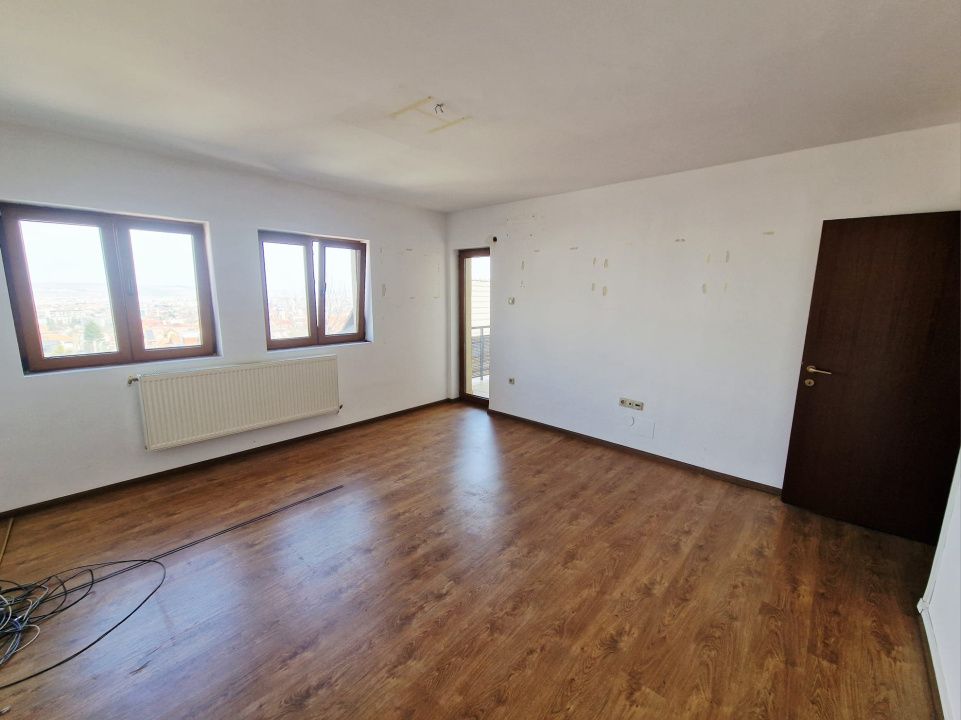 Apartament spatios si cu loc de parcare in Andrei Muresanu – fotografia 1 din 10