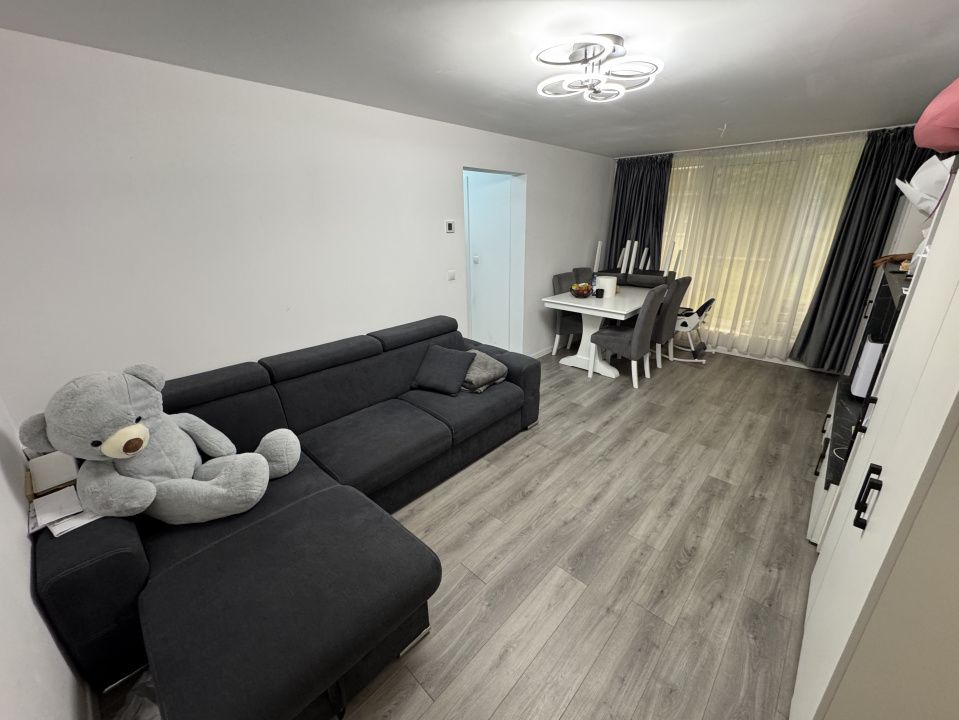 🏡 Apartament cu 3 camere de vânzare în Năsăud - zona centrală, parter – fotografia 3 din 8