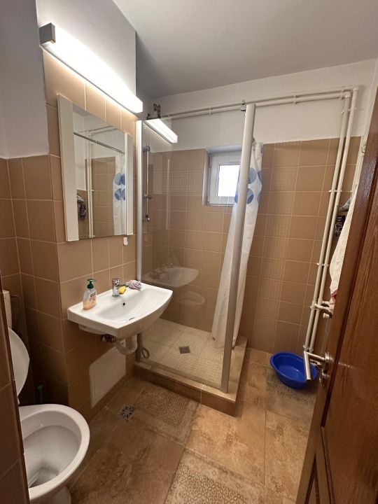 Apartament 3 camere de inchiriat, in zona Centrala -  vedere catre Blvd Mircea – fotografia 9 din 16