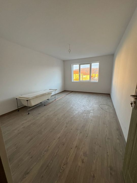 🏡 Apartament 2 camere, decomandat, etaj 4/4 , zona SENS – fotografia 4 din 5
