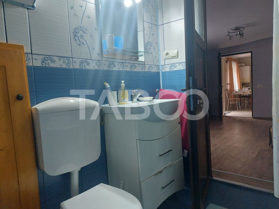 Casa in zona centrala 5 camere 2 bucatarii 3 bai curte comuna Cisnadie – fotografia 22 din 28