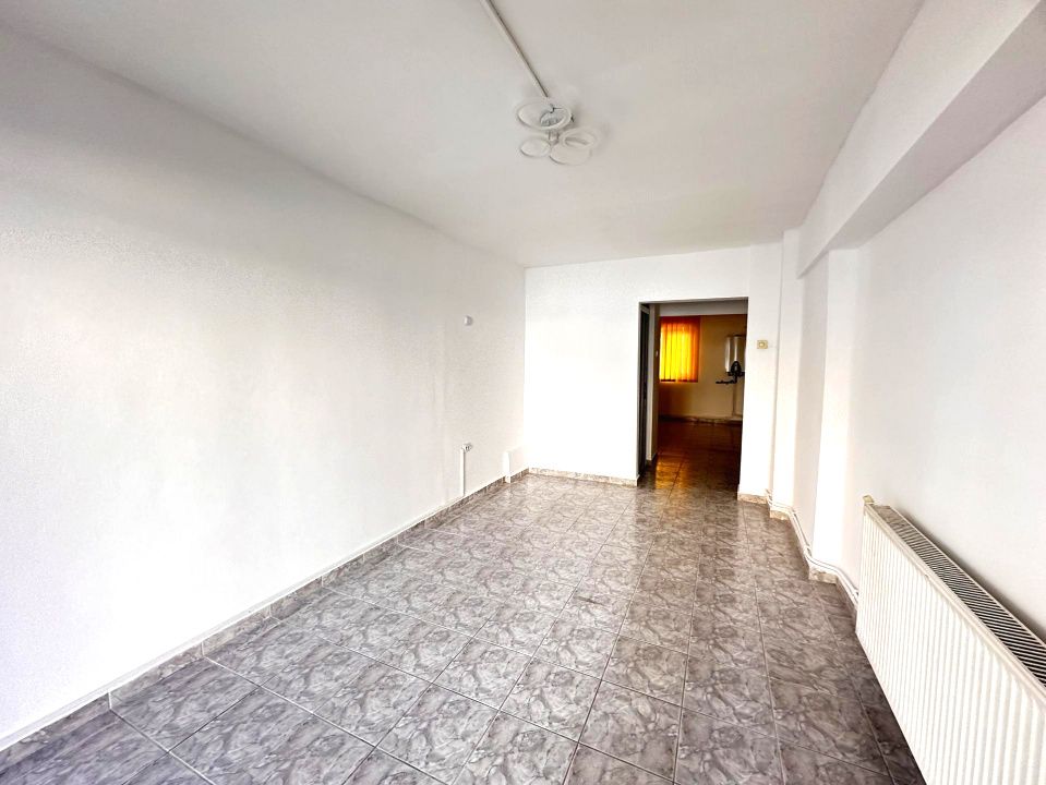 INCHIRIERE Spatiu Comercial CETATE Bulevard 34 mp. Centrala Termopane Contoare – fotografia 22 din 25