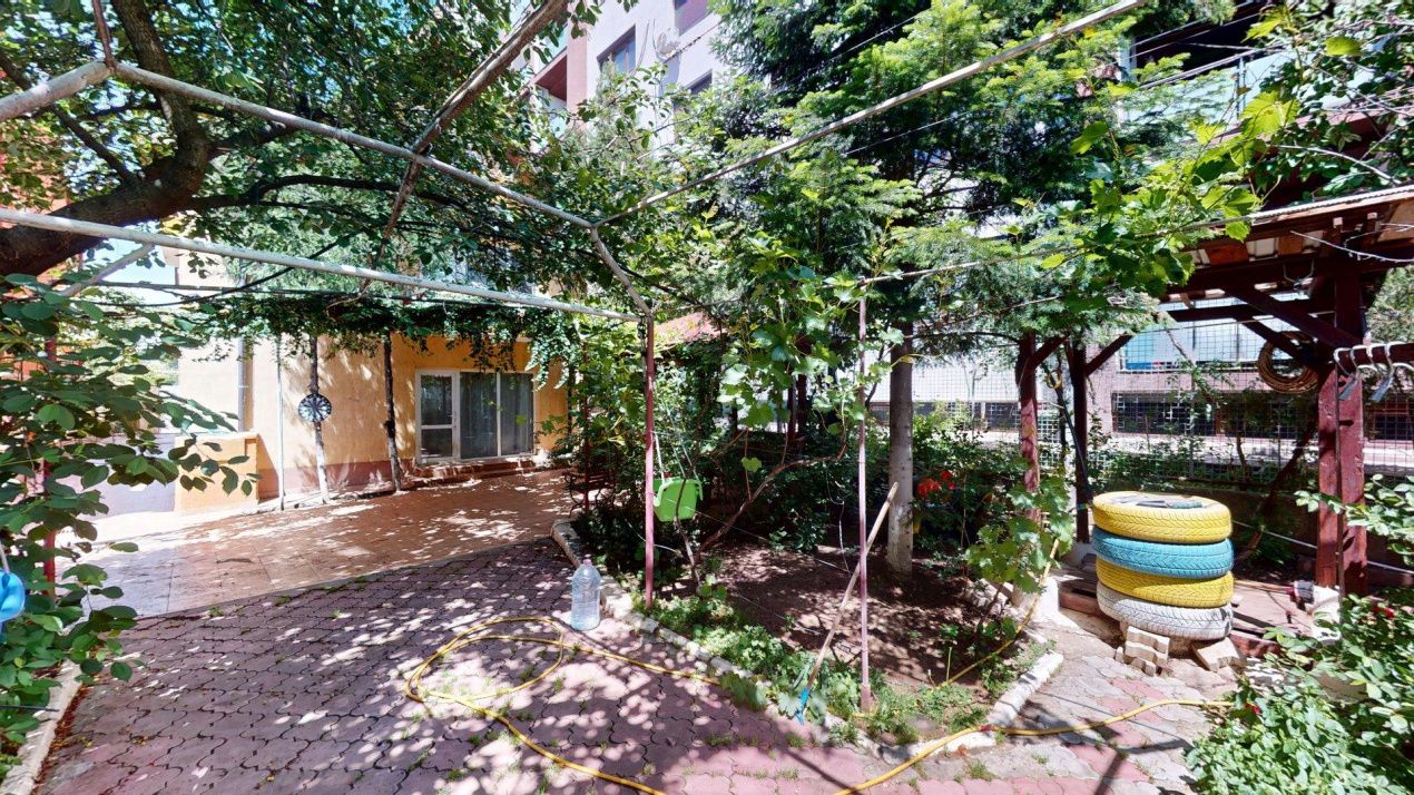 Vila cu 7 camere de inchiriat+ gradina + piscina  Prelungirea  Ghencea – fotografia 32 din 33