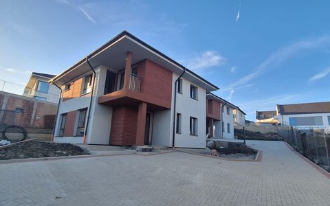 Case individuale nZEB, 119 mp utili și terenuri de 416–584 mp | Dezmir