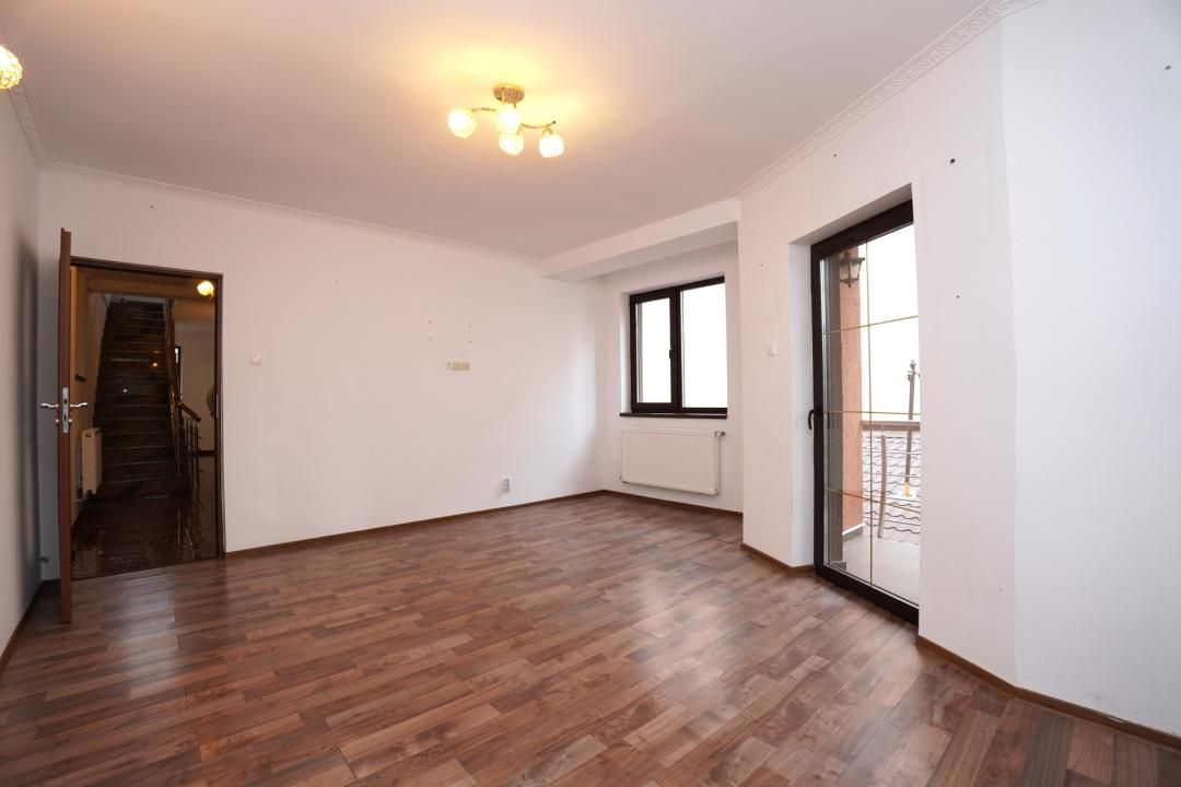 Inchiriere Vila |  Vitan Mall - Dristor | 7 Camere P+2+Curte+Parcare – fotografia 12 din 18