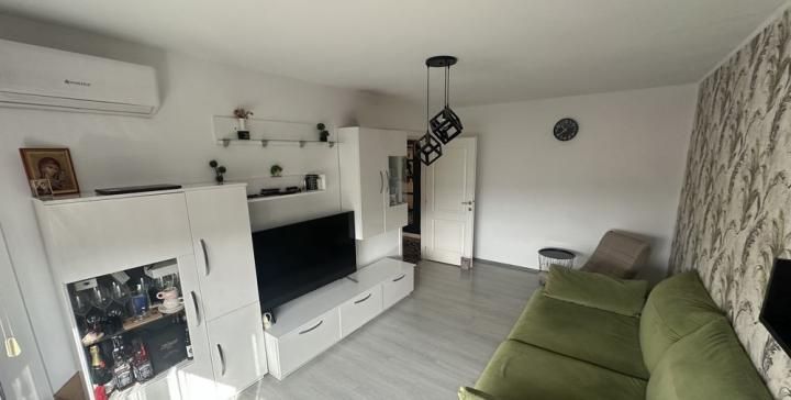 3 Camere de vanzare | Salajan | Metrou | Boiler |  Renovat – fotografia 2 din 8