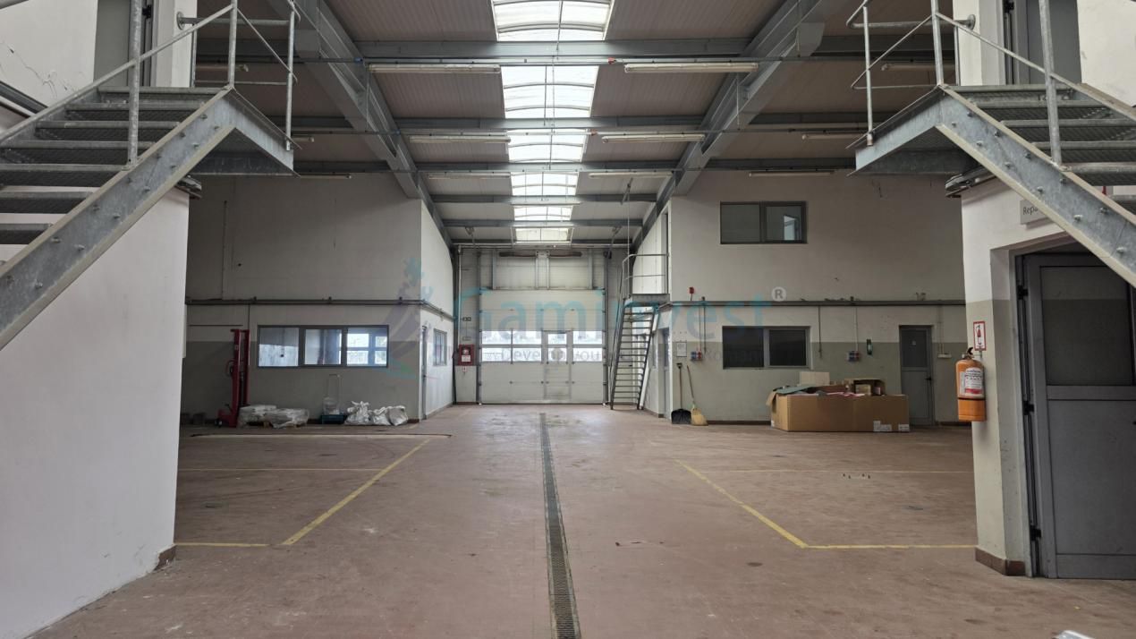 Spatiu de tip hala showroom pentru clinica medicala, imagistica Clujului, Oradea – fotografia 2 din 17