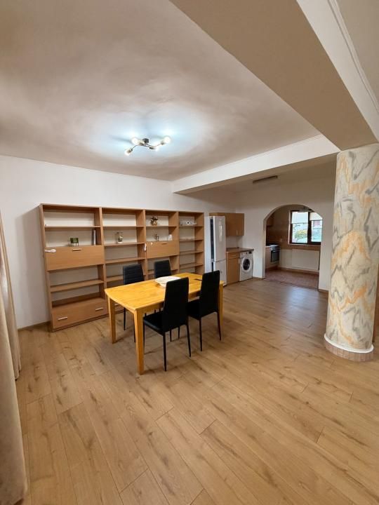 Casa cu 4 camere de inchiriat, Universitatii, cartier Europa, Oradea – fotografia 1 din 11