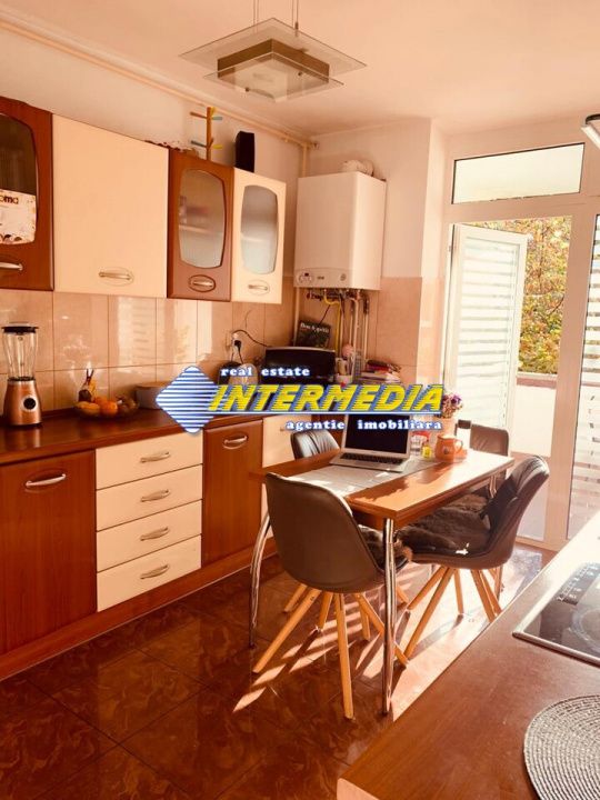 Apartament cu 4 camere 2 bai, 2 balcoane, boxa si garaj CETATE mobilat si utilat – fotografia 5 din 10