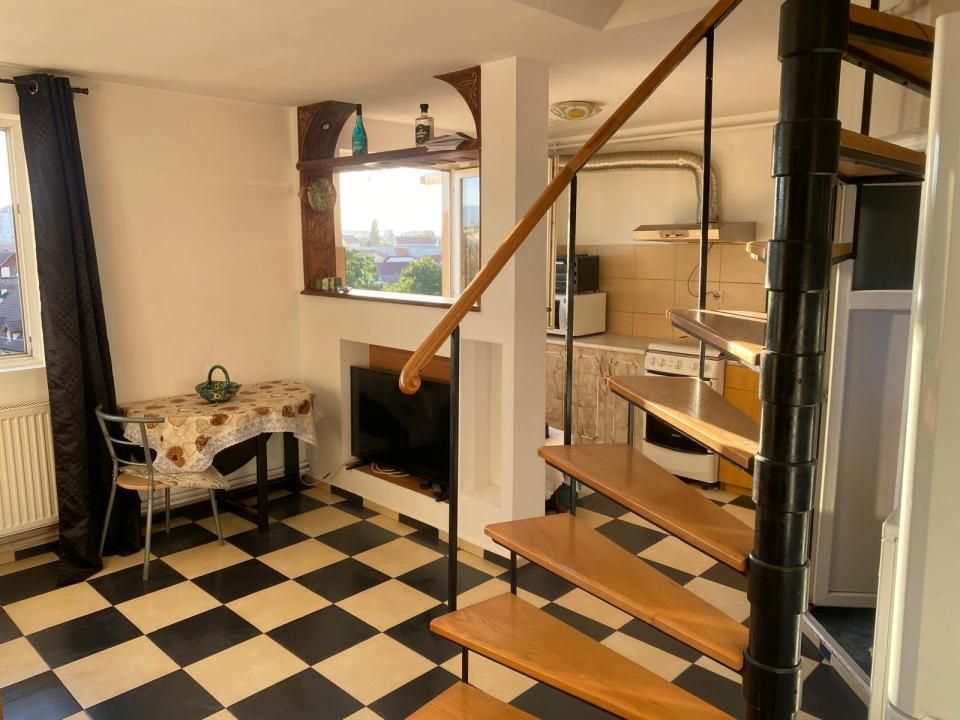 Apartament la mansarda zona centrala – fotografia 1 din 15