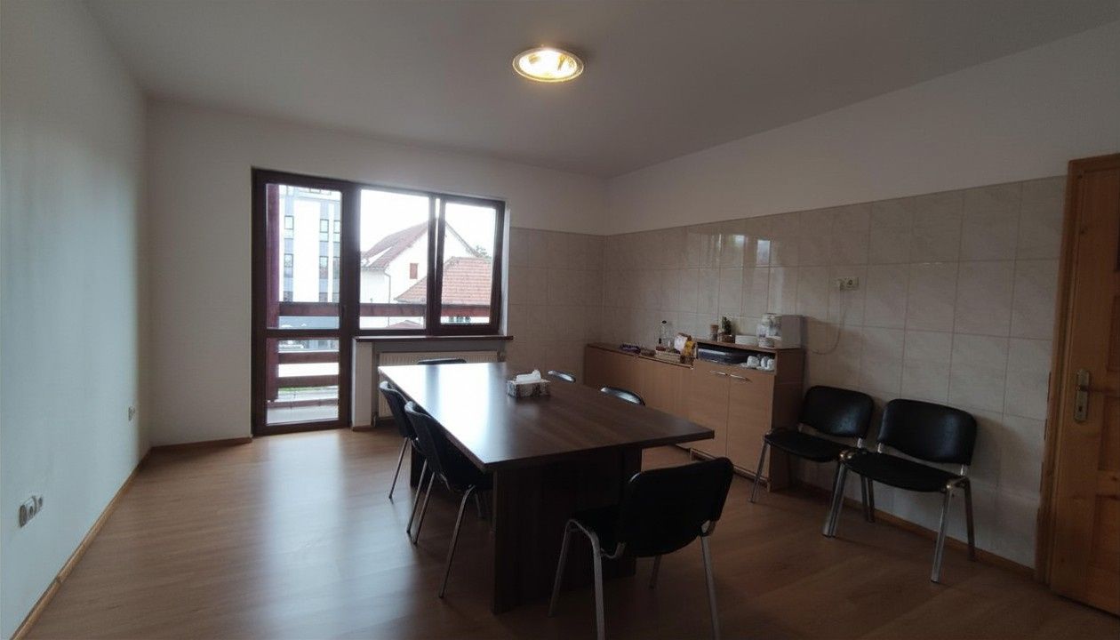 Spațiu de birouri – Etaj întreg | Zona Centrală Sibiu, lângă Promenada Mall – fotografia 8 din 14