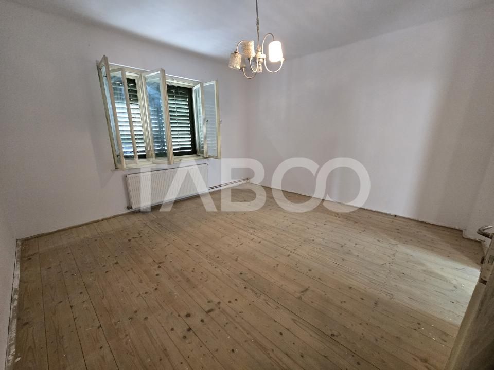 Casa de vanzare cu teren 412 mp pivnita garaj in Terezian Sibiu – fotografia 17 din 34