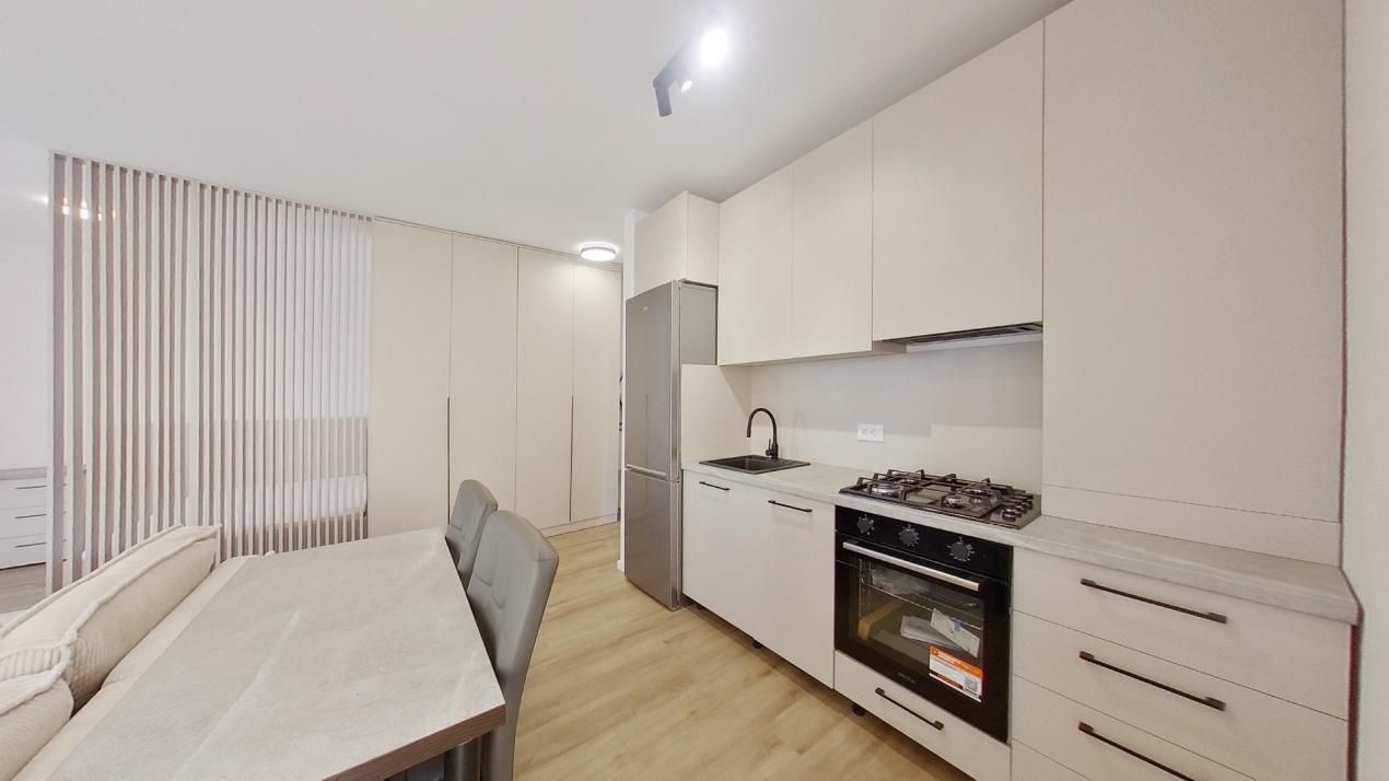 Studio modern, la et 1, la Via Universitate in Confectii – fotografia 8 din 13