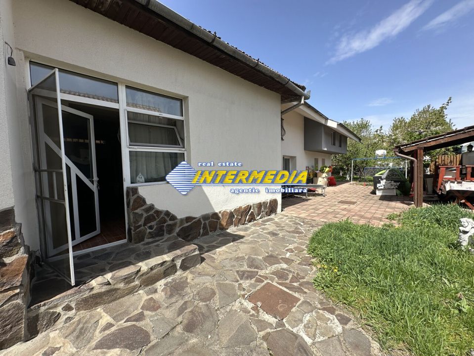 Proprietate 2 case curte pavata Teren 700 mp Hotel CETATE gard utilitati – fotografia 23 din 28
