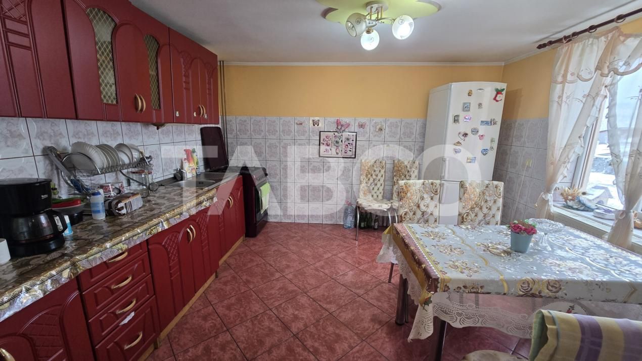 Casa individuala de vanzare cu 4 camere mobilate utilate in Daia Sibiu – fotografia 4 din 14