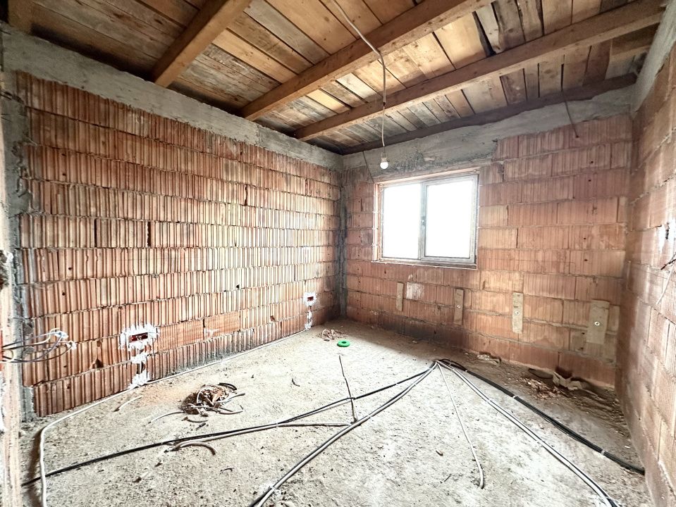 Duplex la roșu cu 5 camere, 127 mp utili 305 mp teren - Dumbravita – fotografia 6 din 12