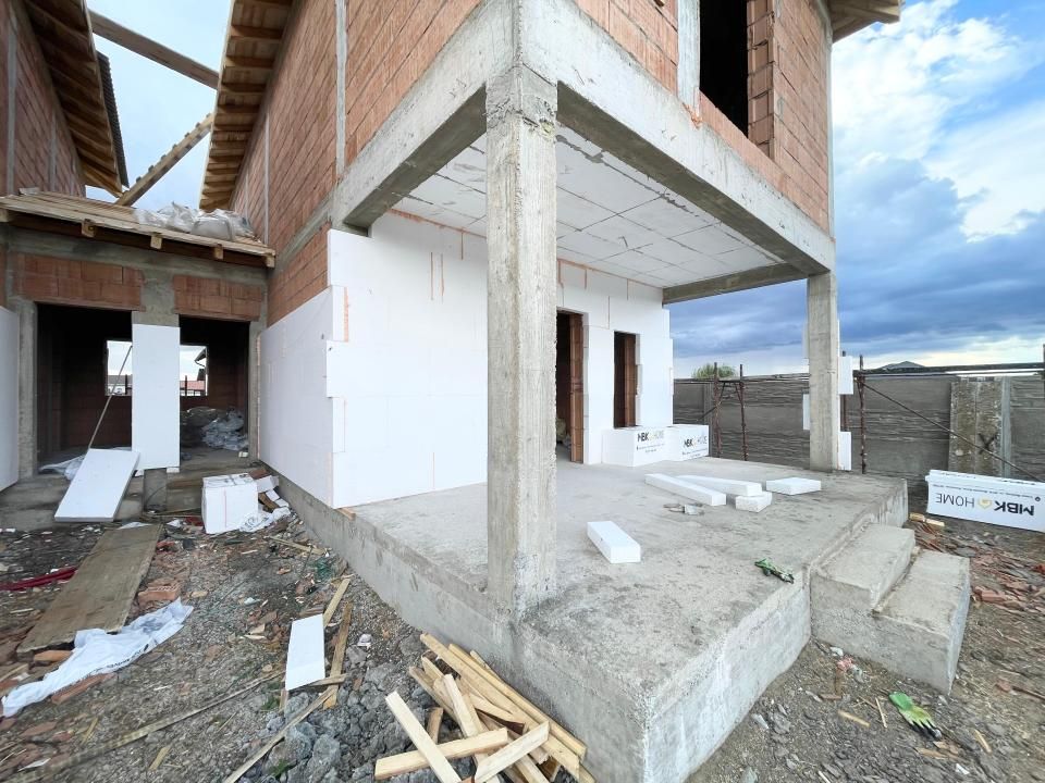 Duplex separat prin camera tehnica, toate utilitatile in Mosnita Noua- Urseni – fotografia 1 din 6