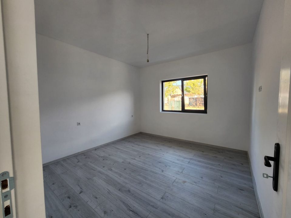 CASA INDIVIDUALA - 3 CAMERE - 2 BAI - 350 MP TEREN - VOROVESTI – fotografia 2 din 6
