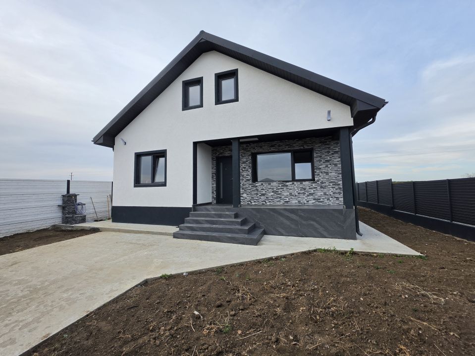 Exclusivitate, casa la sol cu posibilitate de mansardare, 3 camere, Valu lui Tr! – fotografia 1 din 8