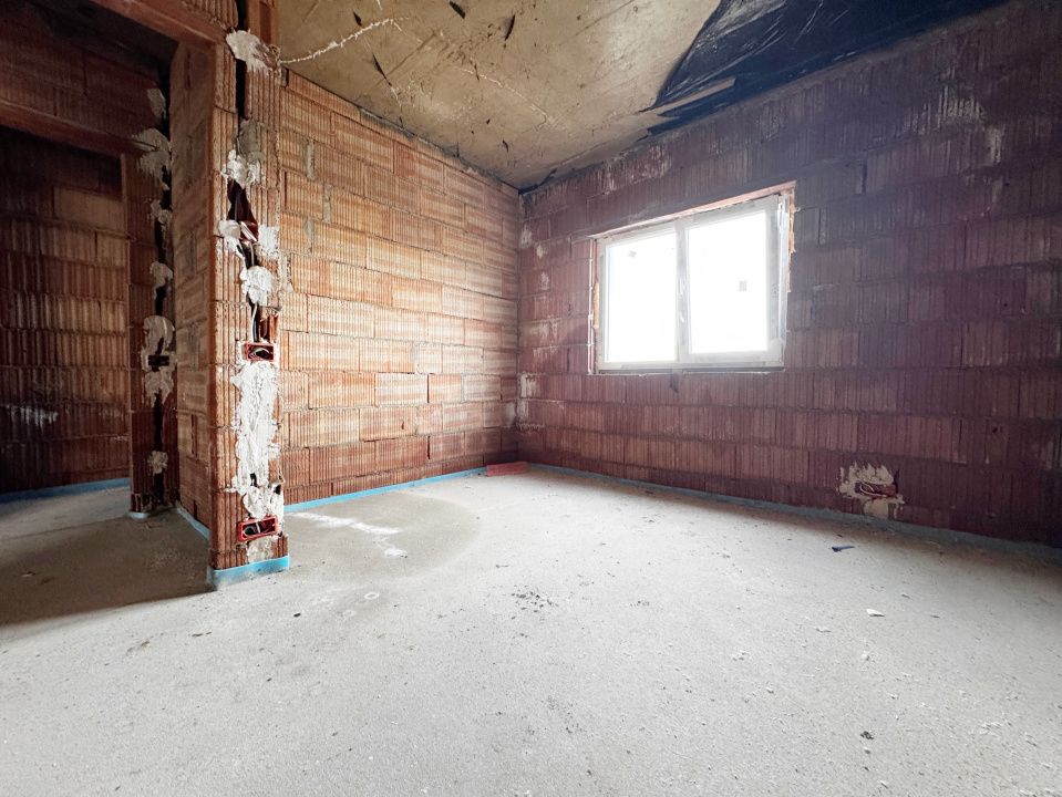 Duplex despartit prin camera tehnica, 121mp utili si 350mp teren - Urseni – fotografia 9 din 29