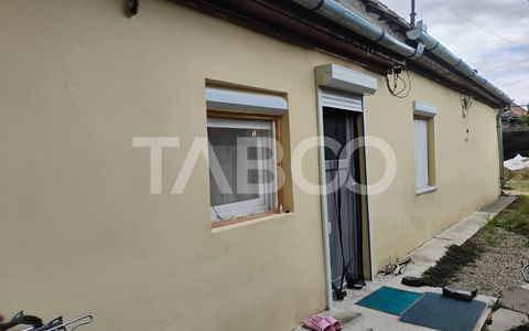 Casa de vanzare 2 camere front stradal 30m teren 1000mp in Seica Mare