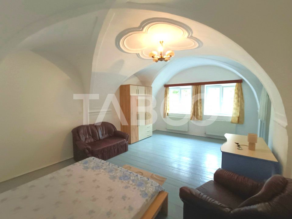 Apartament la casa 3 camere 70 mpu utili in apropiere de Piata Cibin – fotografia 1 din 10