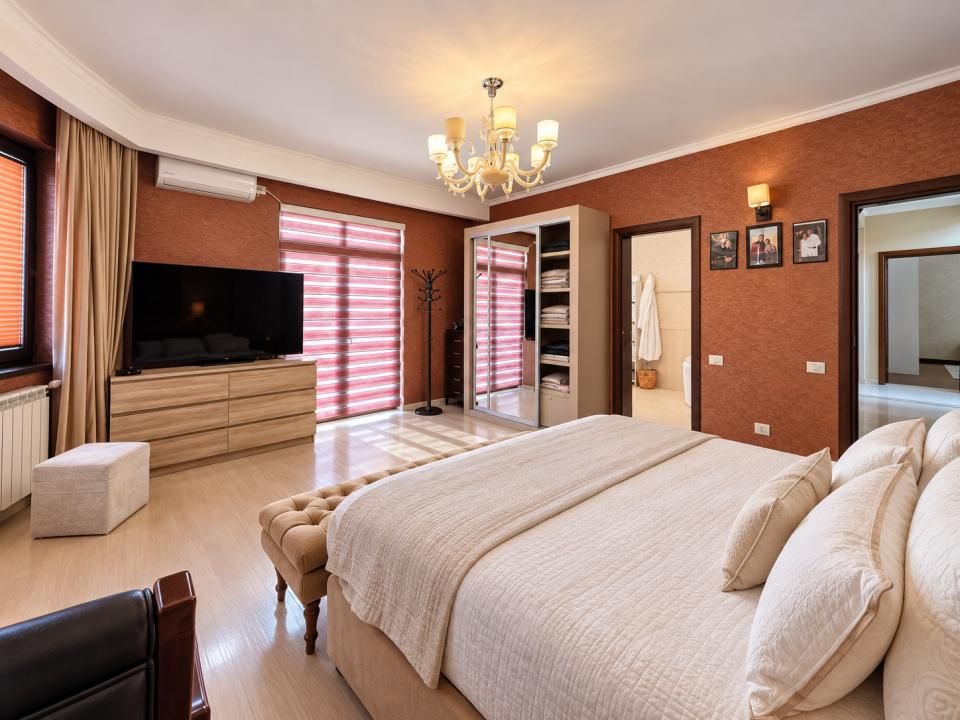 Proprietate exclusivistă cu piscină, garaj și teren de 900 mp – fotografia 8 din 24