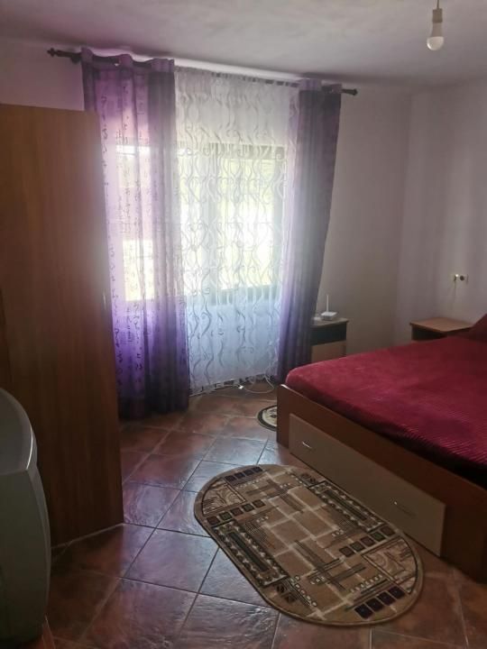 Casă spațioasă de închiriat în Ungureni – Dambovita – fotografia 8 din 24