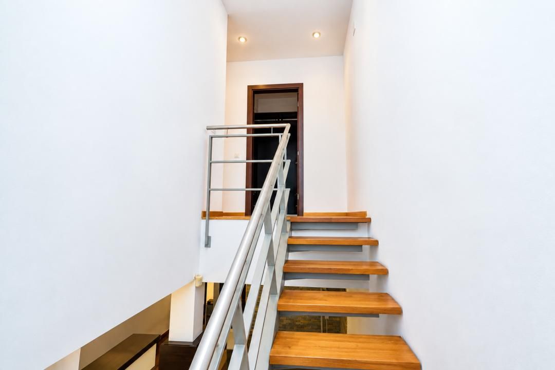 DUPLEX ÎN HERĂSTRĂU | 5 CAMERE | OFFICE | 3 BĂI | 4 BALCOANE | PARCARE 3 MAȘINI – fotografia 16 din 24