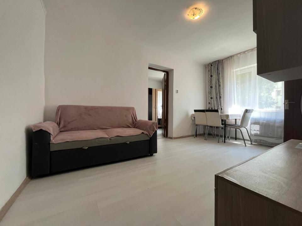 Vanzare 2 camere mobilat si utilat modern parter central Gaesti – fotografia 2 din 10